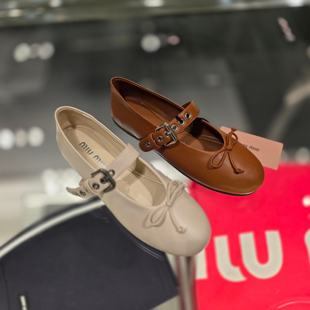[아울렛] 미우미우 버클 스트랩 발레리나 플랫 5F210E