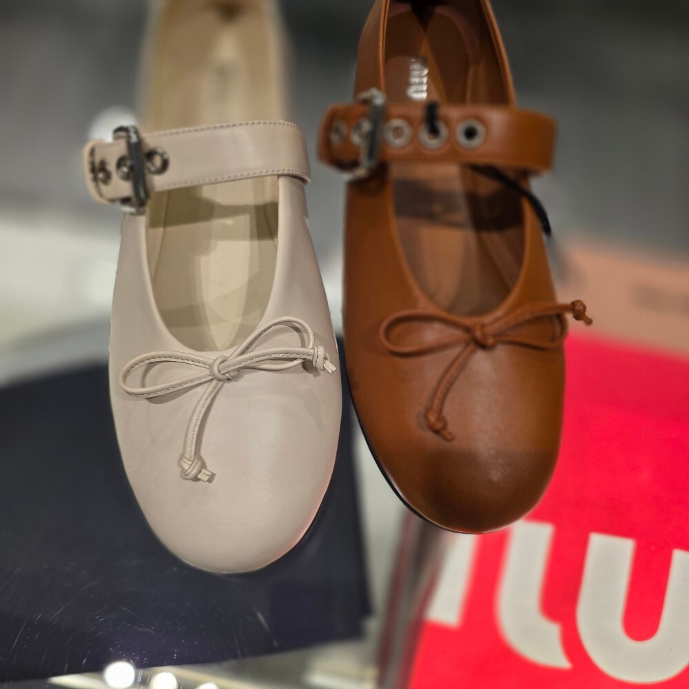 [아울렛] 미우미우 버클 스트랩 발레리나 플랫 5F210E