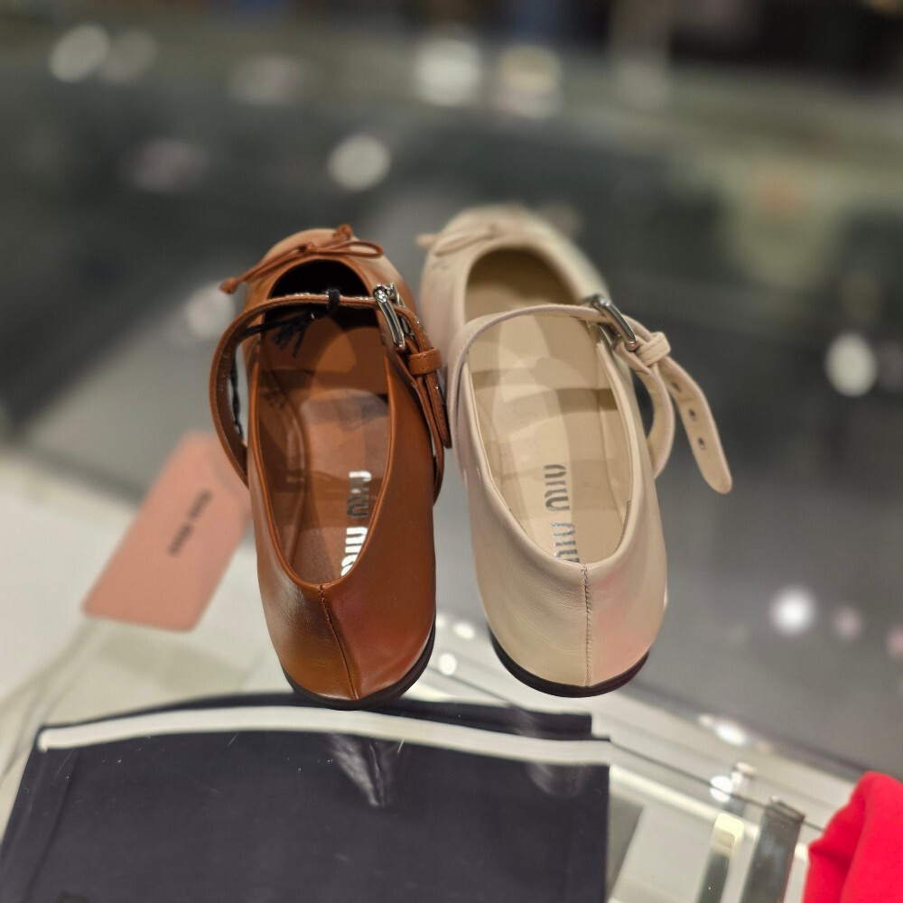 [아울렛] 미우미우 버클 스트랩 발레리나 플랫 5F210E