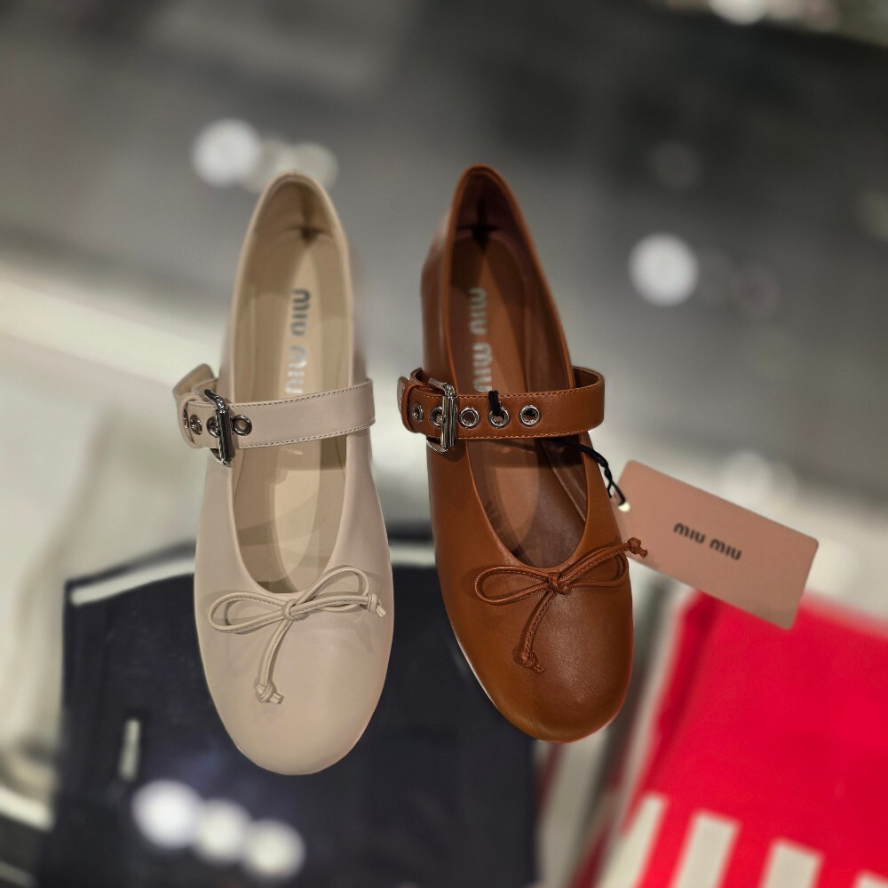 [아울렛] 미우미우 버클 스트랩 발레리나 플랫 5F210E