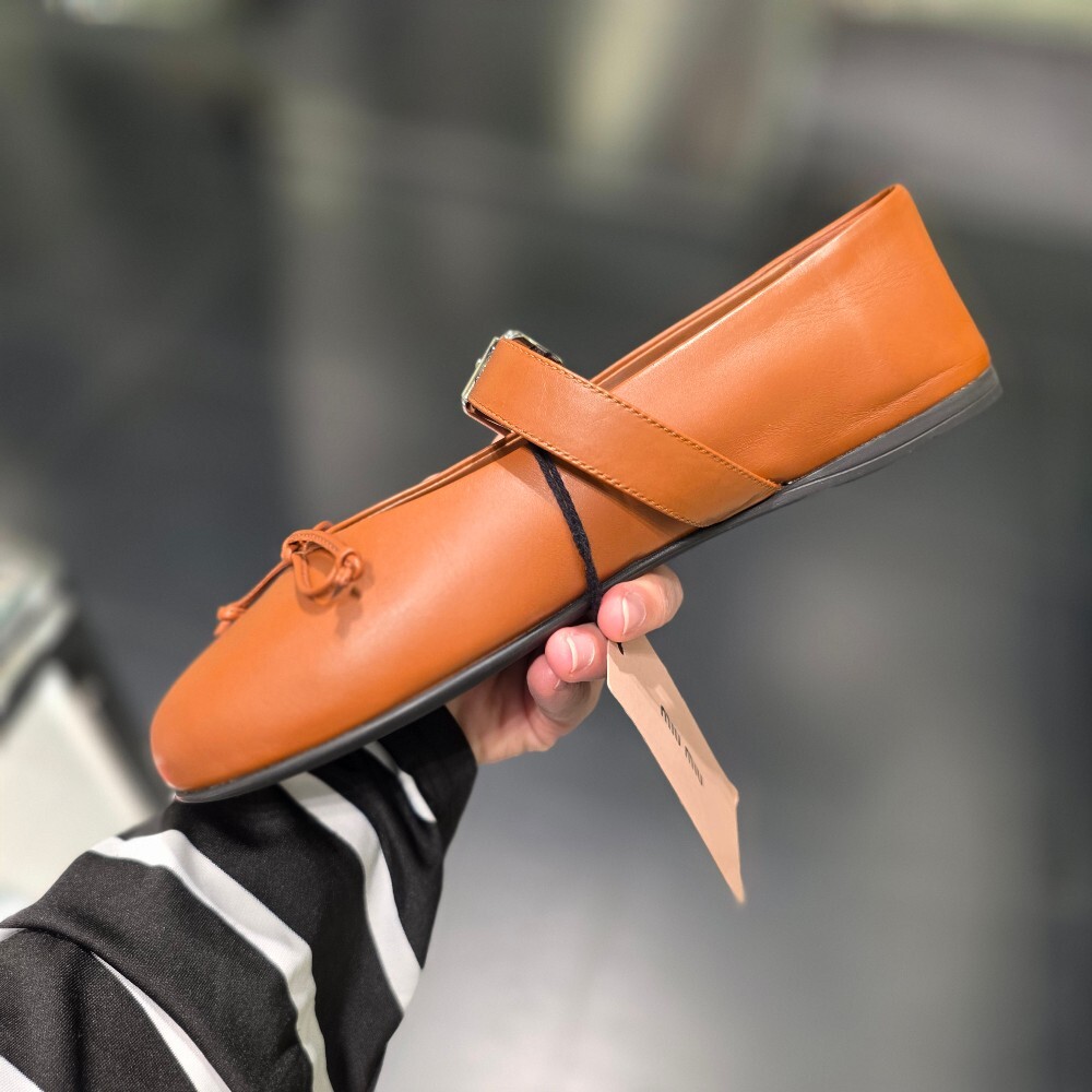 [아울렛] 미우미우 버클 스트랩 발레리나 플랫 5F210E