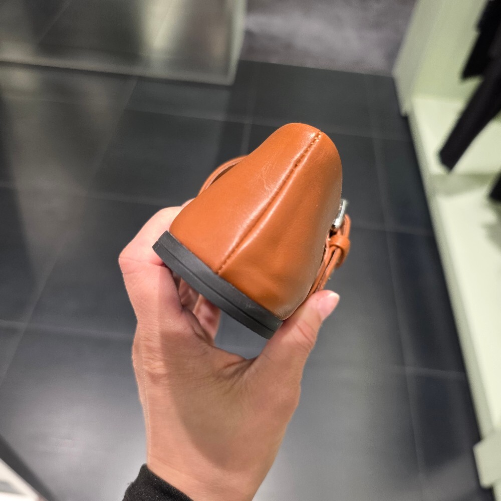 [아울렛] 미우미우 버클 스트랩 발레리나 플랫 5F210E