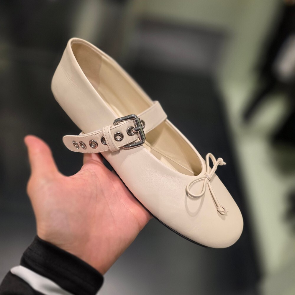 [아울렛] 미우미우 버클 스트랩 발레리나 플랫 5F210E