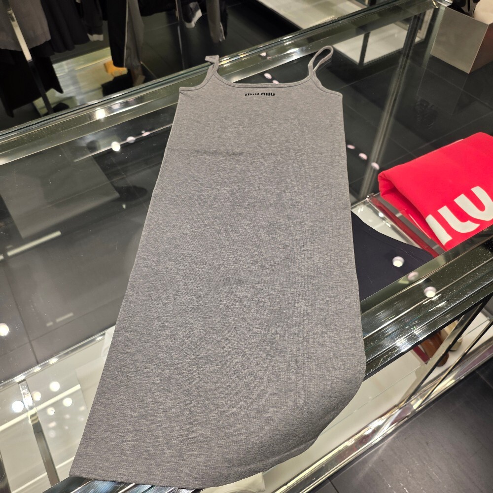 [아울렛] 미우미우 심리스 멜라지 롱 원피스 MJA901