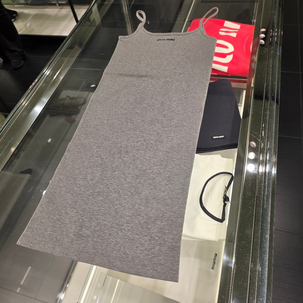 [아울렛] 미우미우 심리스 멜라지 롱 원피스 MJA901