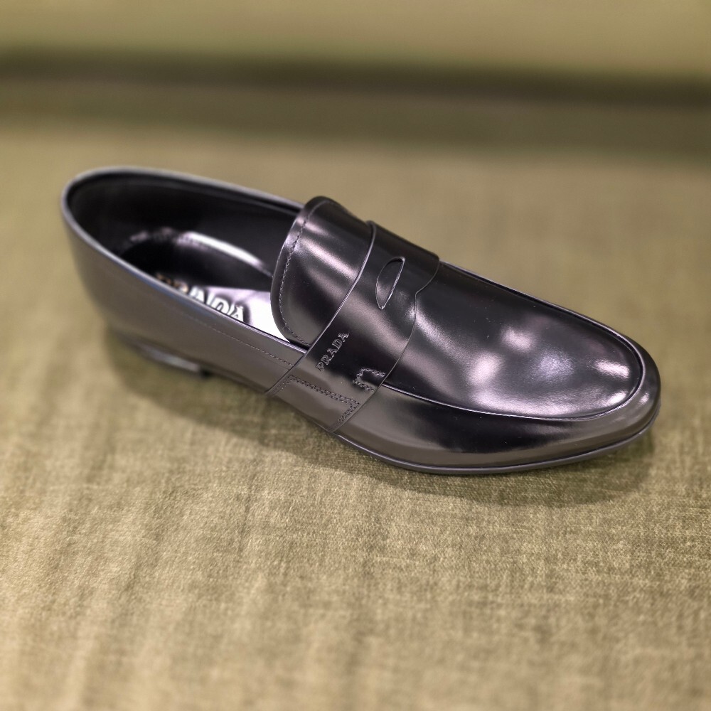 [아울렛] 프라다 브러시드 레더 남성 로퍼 2DE010