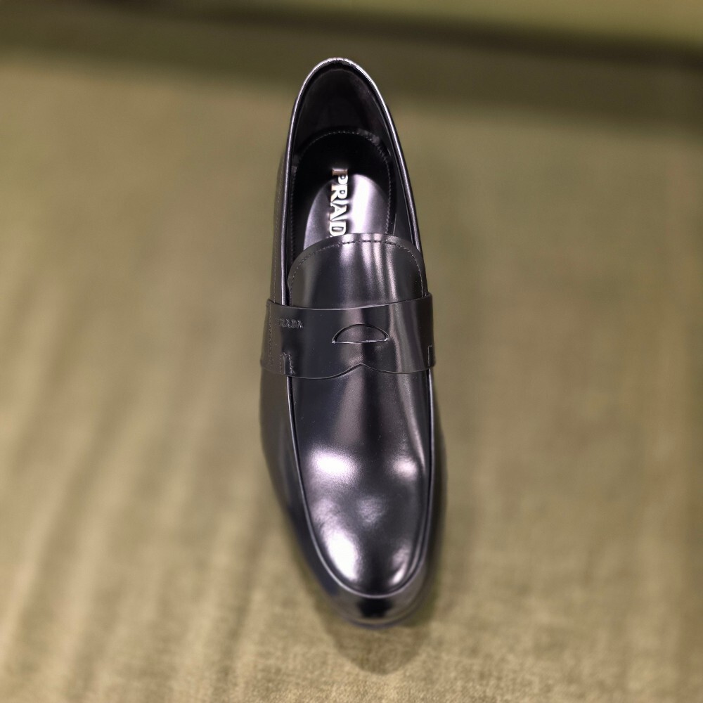 [아울렛] 프라다 브러시드 레더 남성 로퍼 2DE010