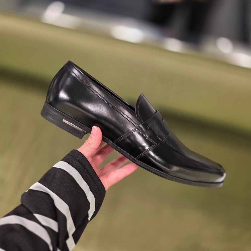 [아울렛] 프라다 브러시드 레더 남성 로퍼 2DE010