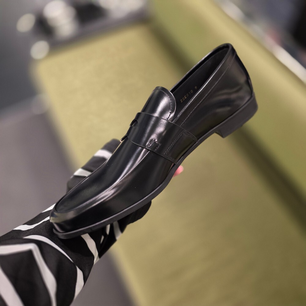 [아울렛] 프라다 브러시드 레더 남성 로퍼 2DE010