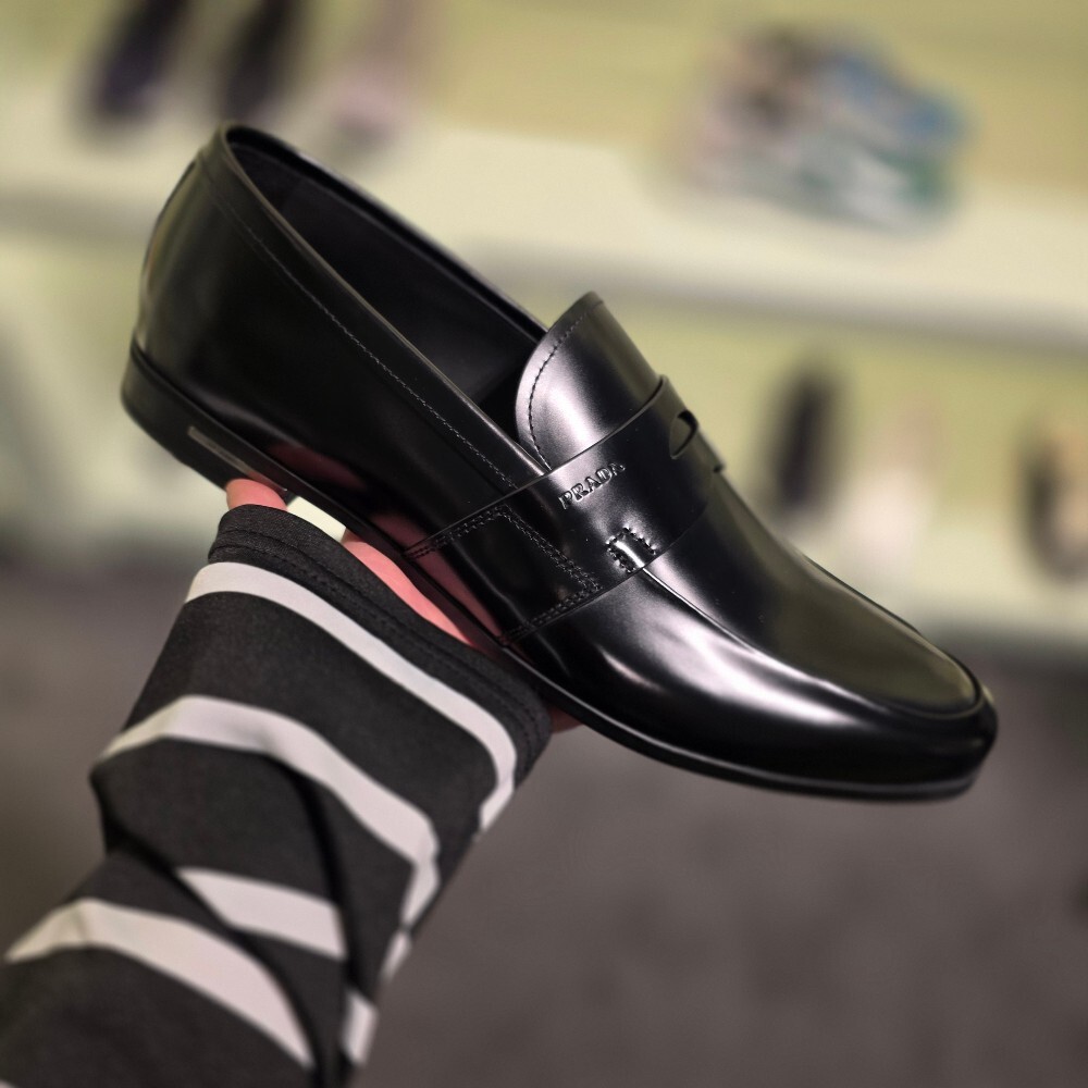 [아울렛] 프라다 브러시드 레더 남성 로퍼 2DE010