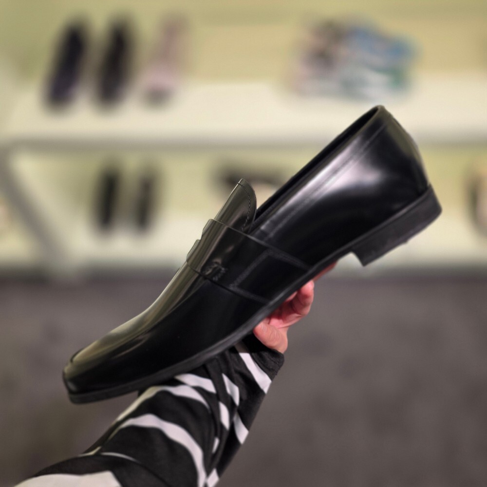 [아울렛] 프라다 브러시드 레더 남성 로퍼 2DE010