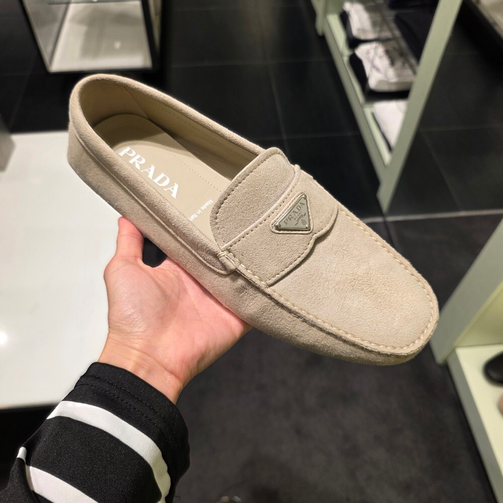 [아울렛] 프라다 삼각로고 스웨이드남성로퍼 2DD178