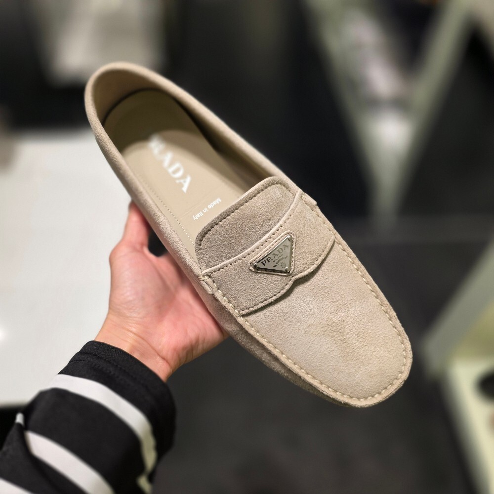 [아울렛] 프라다 삼각로고 스웨이드남성로퍼 2DD178