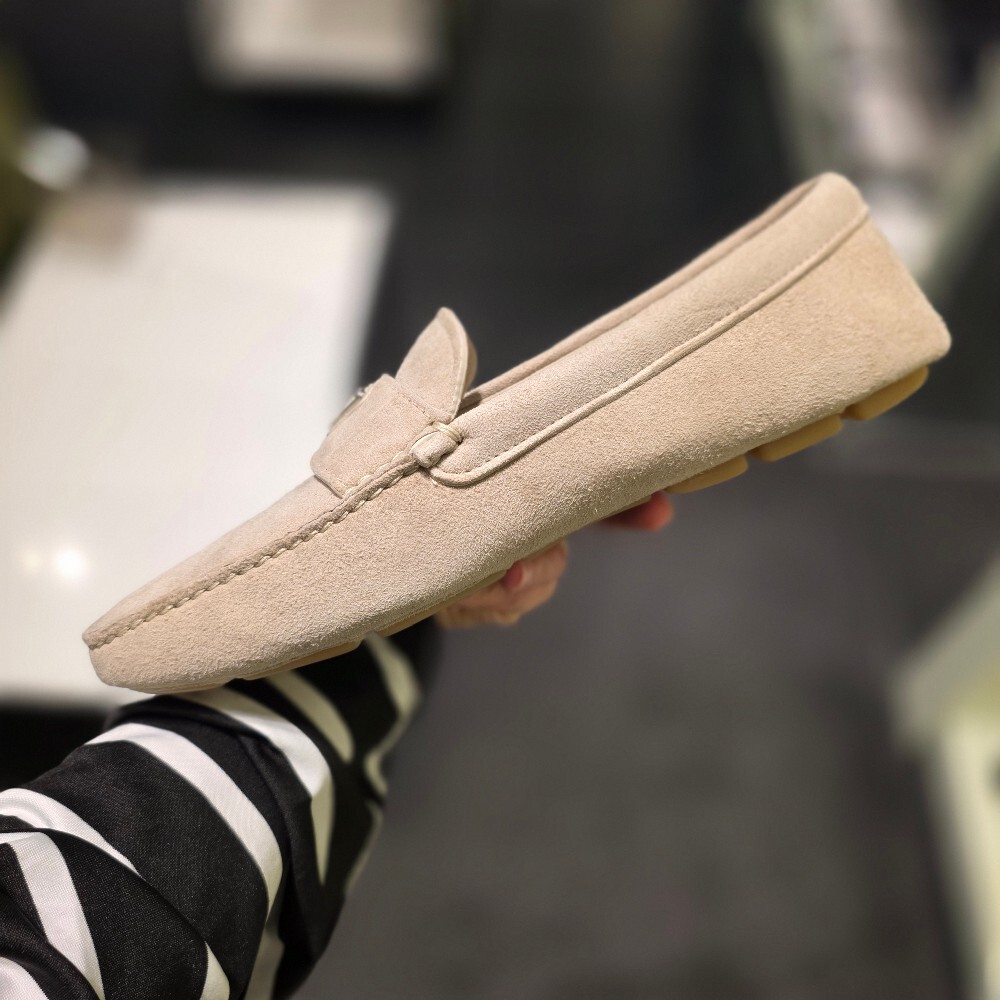 [아울렛] 프라다 삼각로고 스웨이드남성로퍼 2DD178