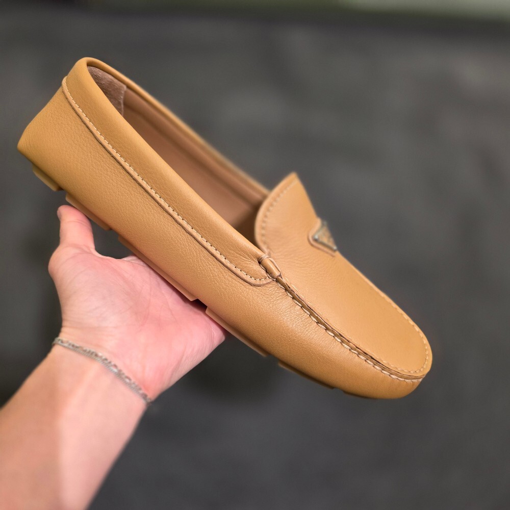 [아울렛] 프라다 삼각로고 가죽 남성 로퍼 2DD179