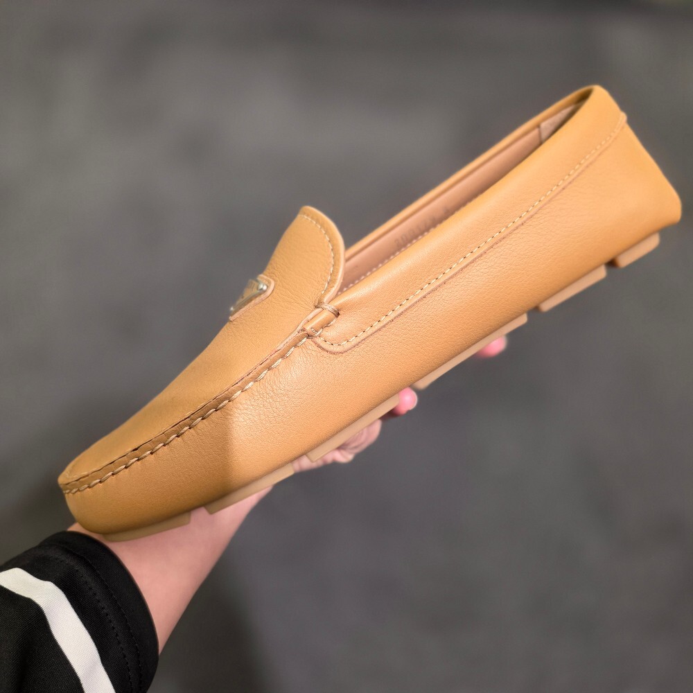 [아울렛] 프라다 삼각로고 가죽 남성 로퍼 2DD179