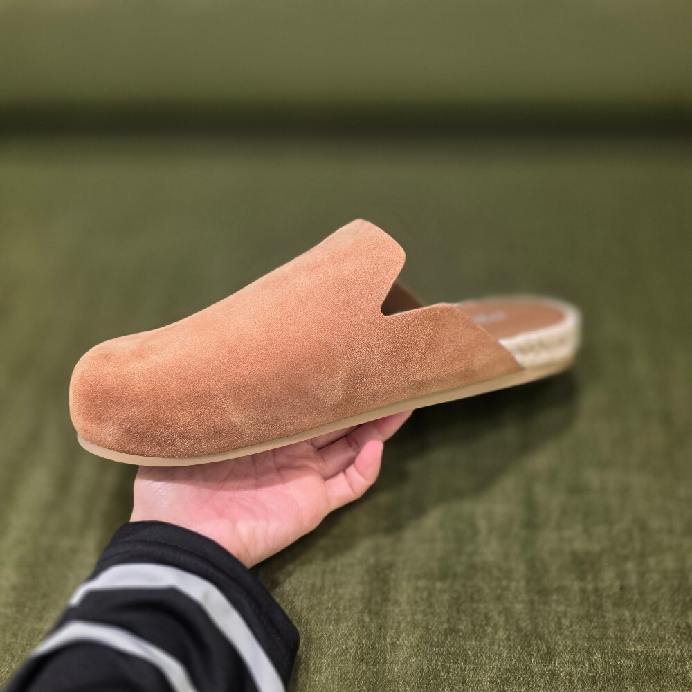 [아울렛] 프라다 스웨이드 남성 뮬 샌들 2S2994