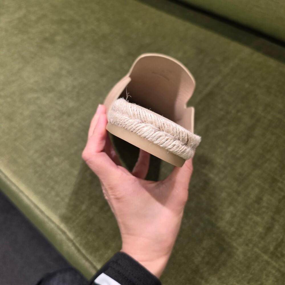 [아울렛] 프라다 스웨이드 남성 뮬 샌들 2S2994