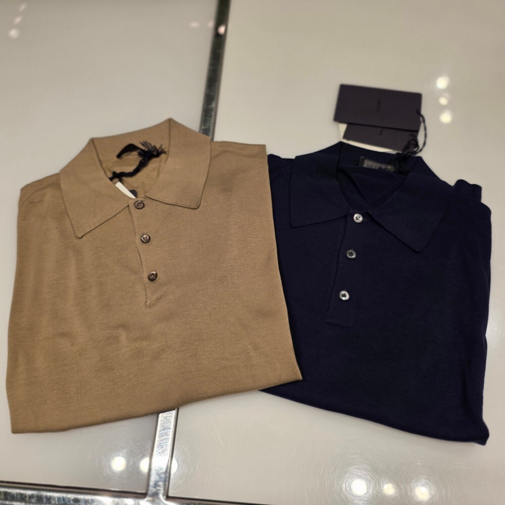 [아울렛] 프라다 파인 코튼 남성 폴로 티셔츠 UMB781