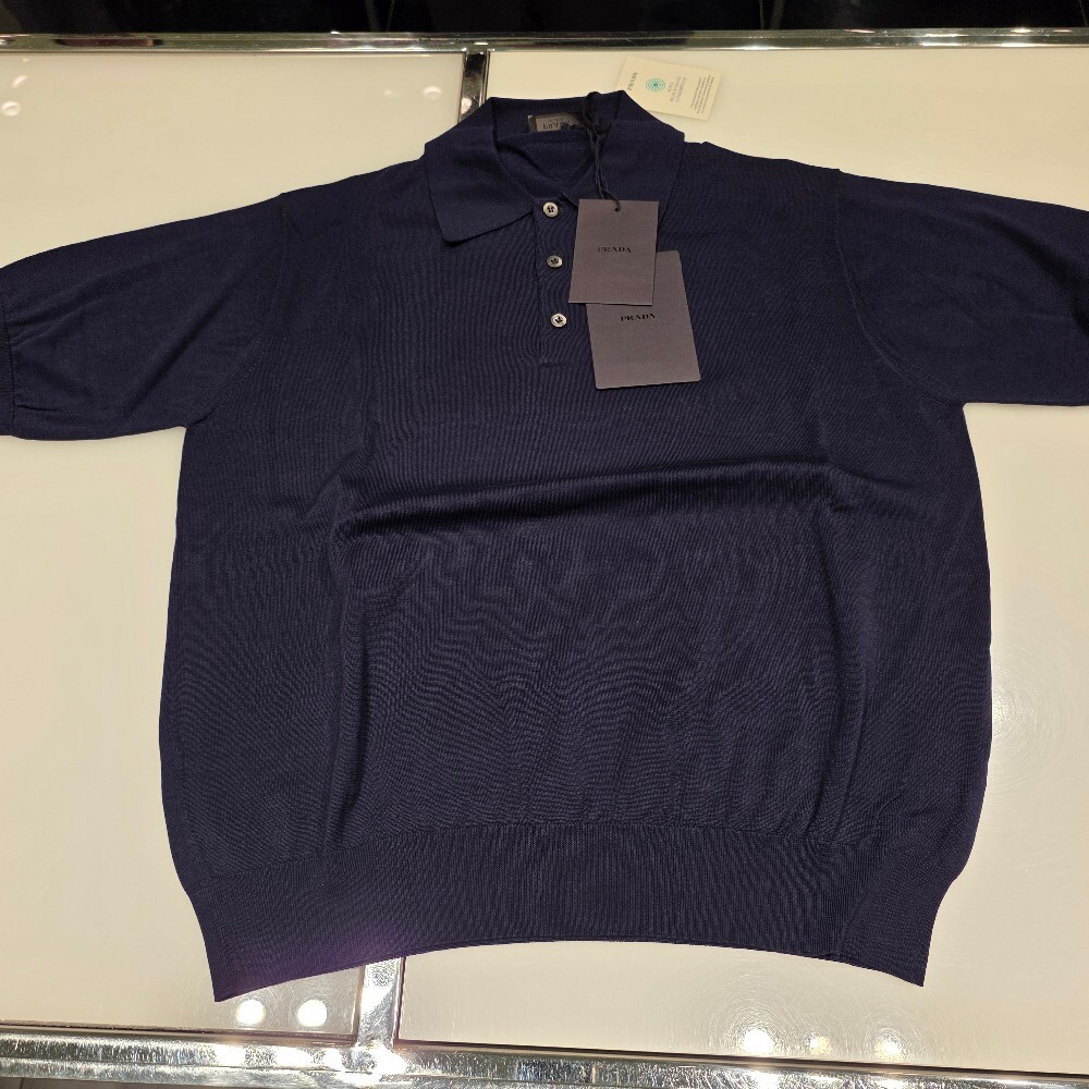 [아울렛] 프라다 파인 코튼 남성 폴로 티셔츠 UMB781