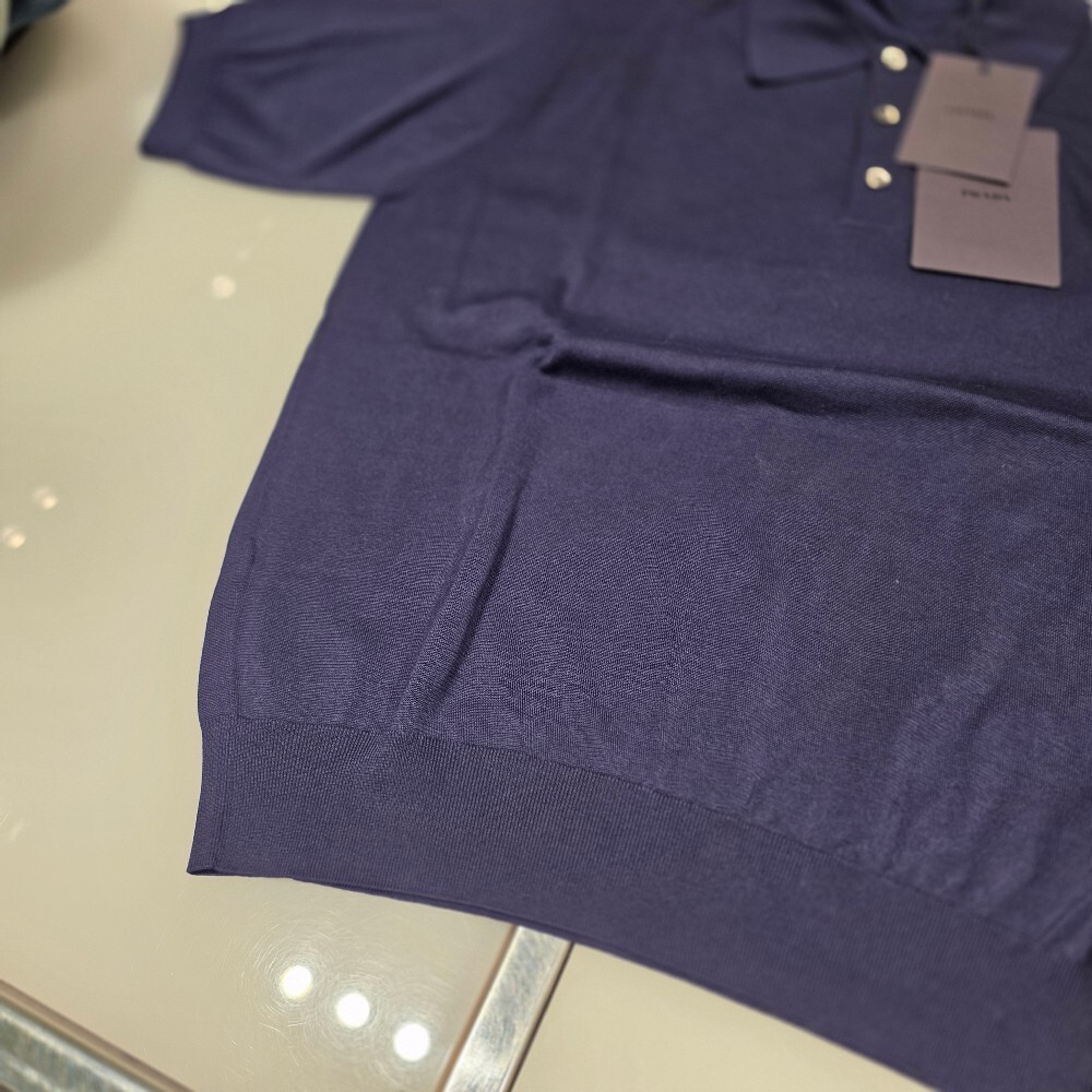 [아울렛] 프라다 파인 코튼 남성 폴로 티셔츠 UMB781