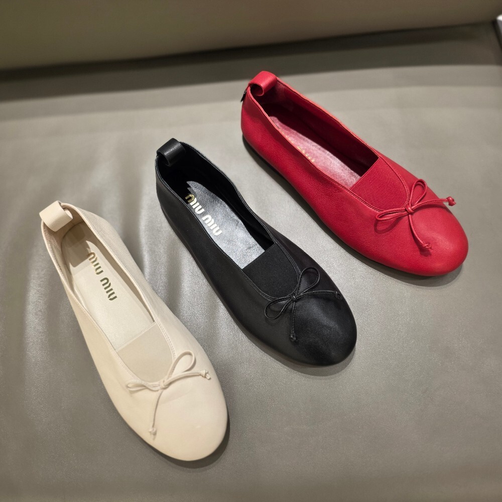 [아울렛] 미우미우 엘랑 나파 가죽 발레리나 플랫 5F552E