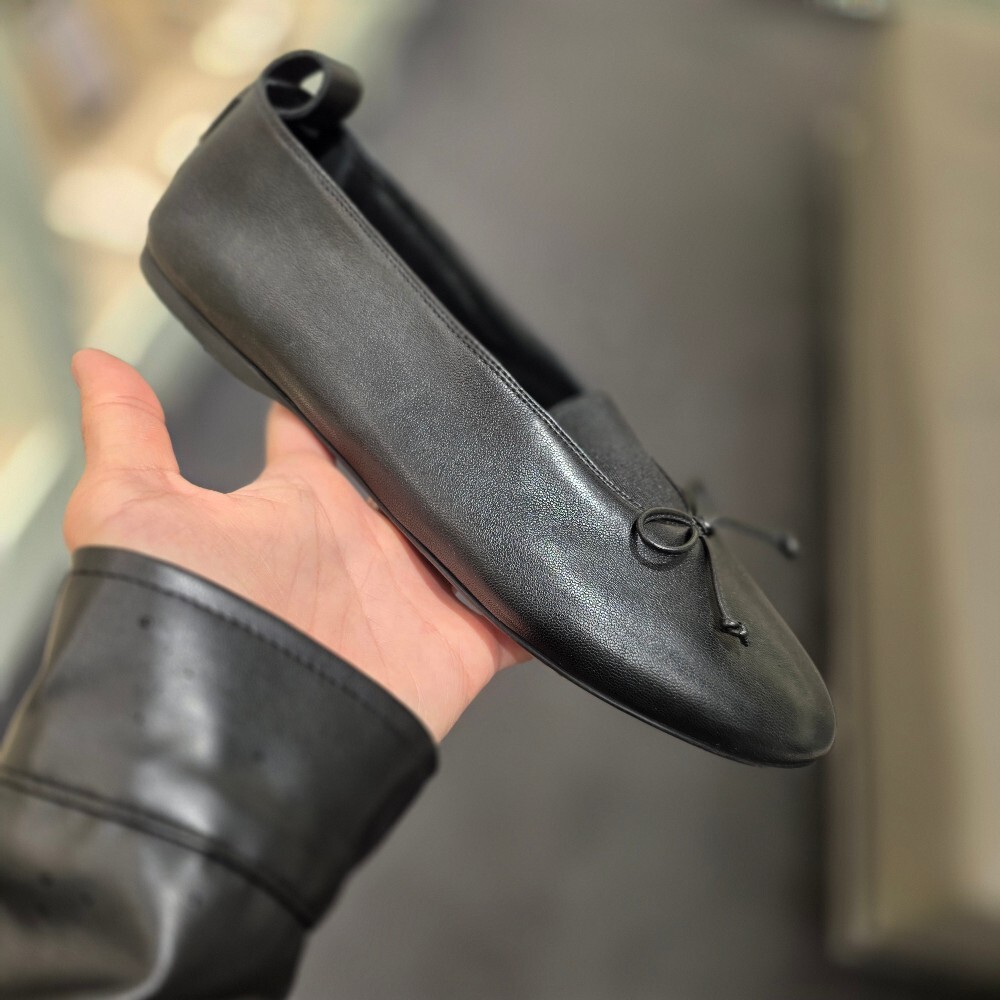 [아울렛] 미우미우 엘랑 나파 가죽 발레리나 플랫 5F552E