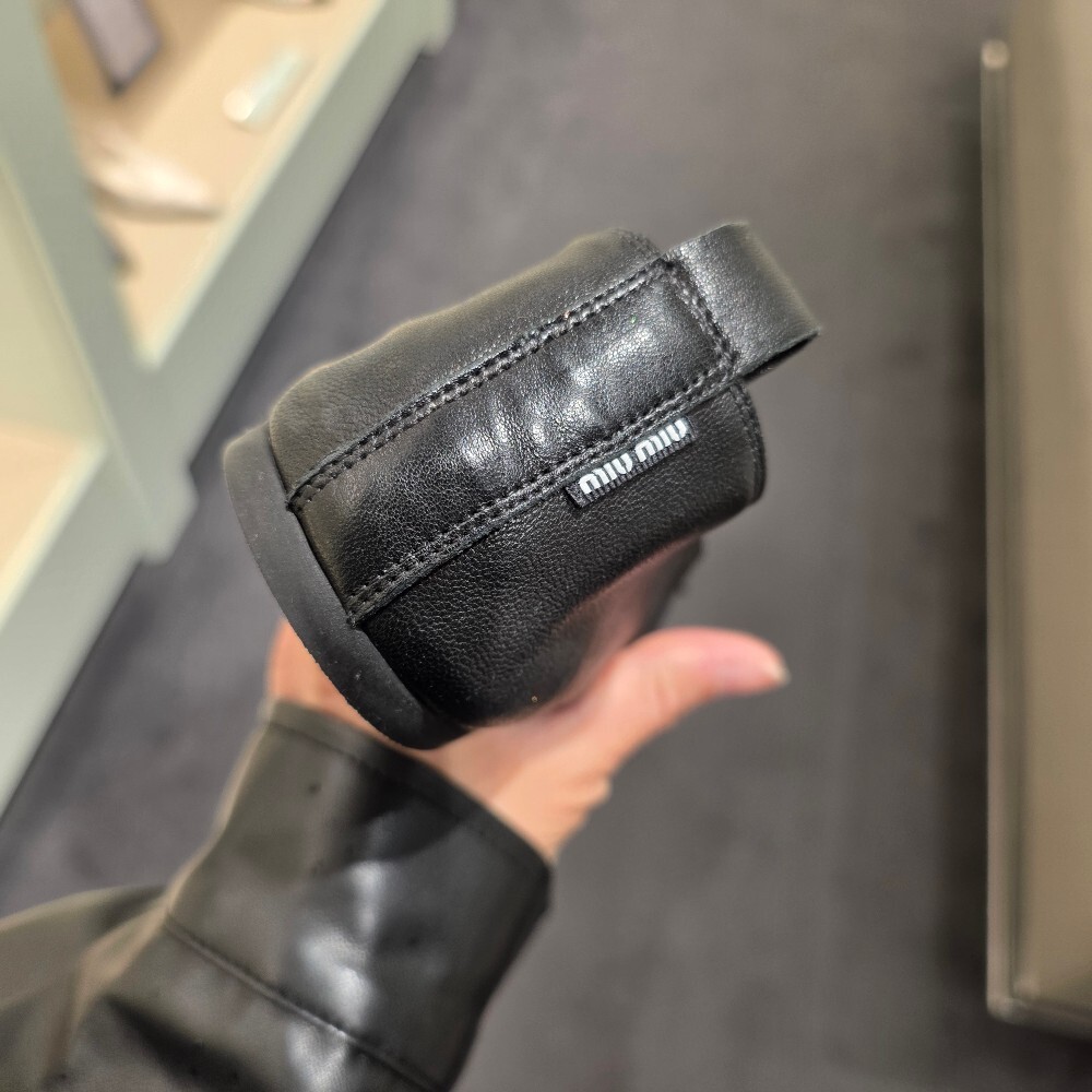 [아울렛] 미우미우 엘랑 나파 가죽 발레리나 플랫 5F552E