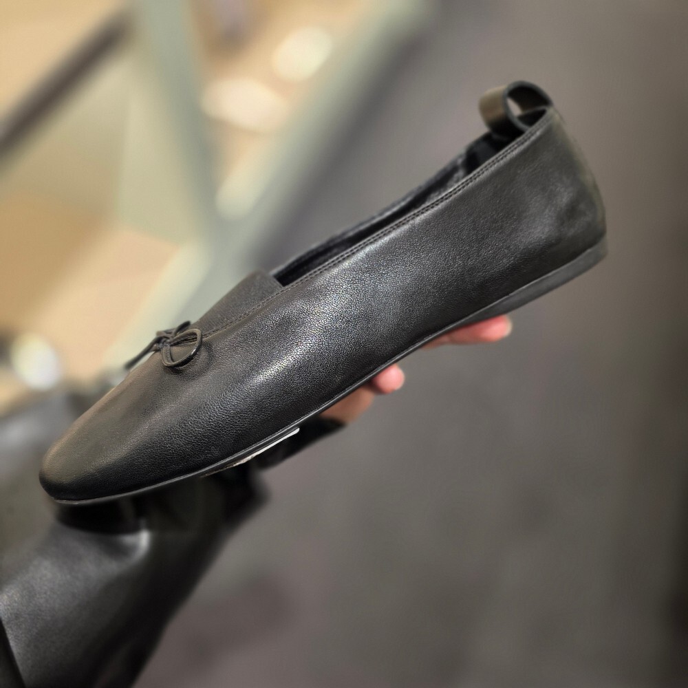 [아울렛] 미우미우 엘랑 나파 가죽 발레리나 플랫 5F552E