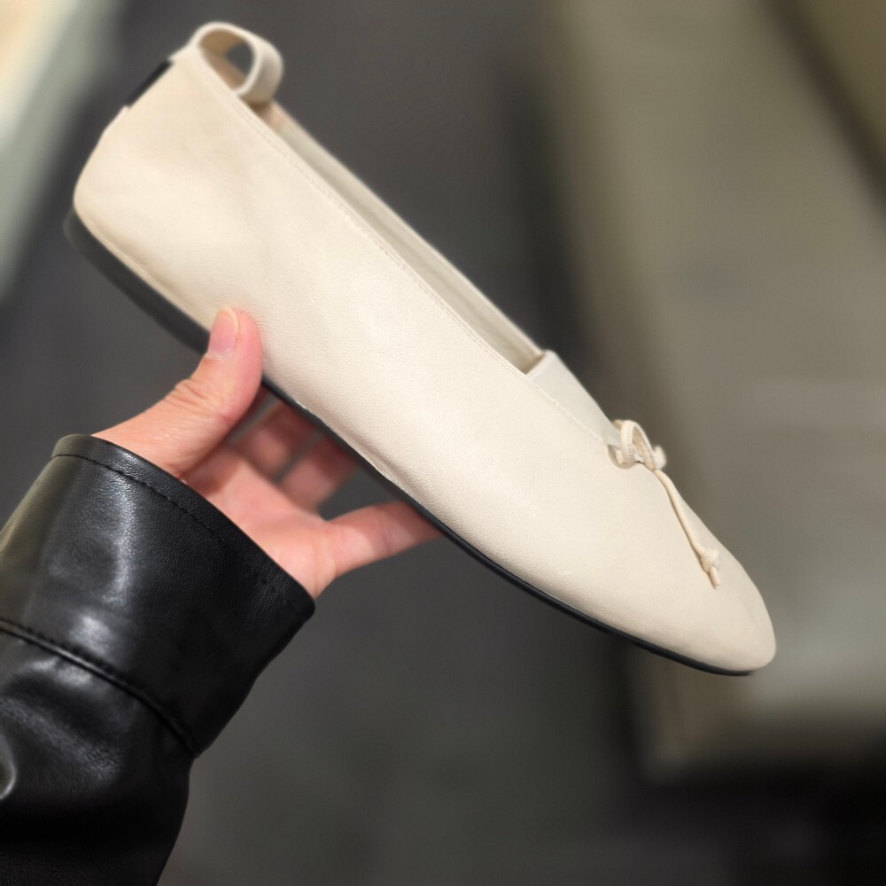 [아울렛] 미우미우 엘랑 나파 가죽 발레리나 플랫 5F552E