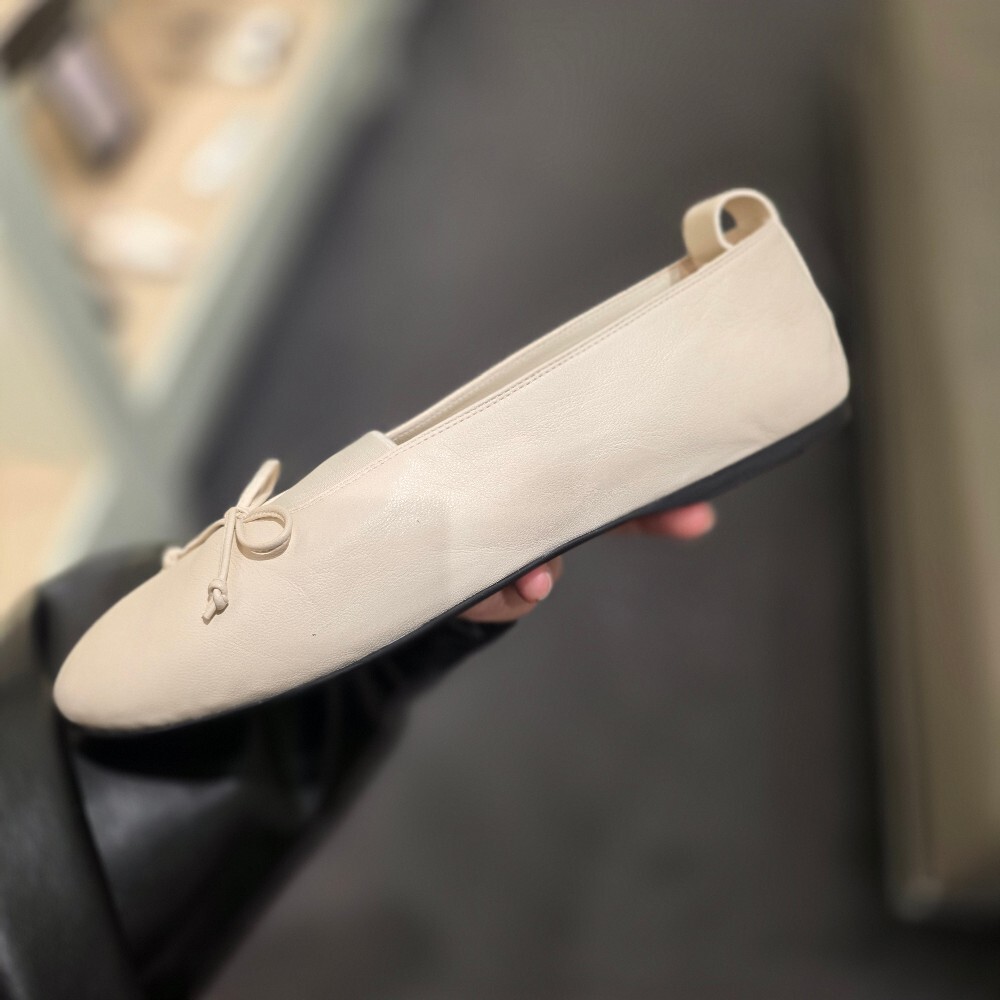 [아울렛] 미우미우 엘랑 나파 가죽 발레리나 플랫 5F552E