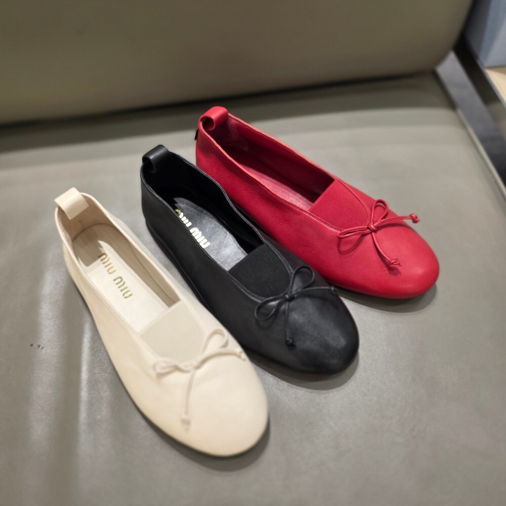 [아울렛] 미우미우 엘랑 나파 가죽 발레리나 플랫 5F552E