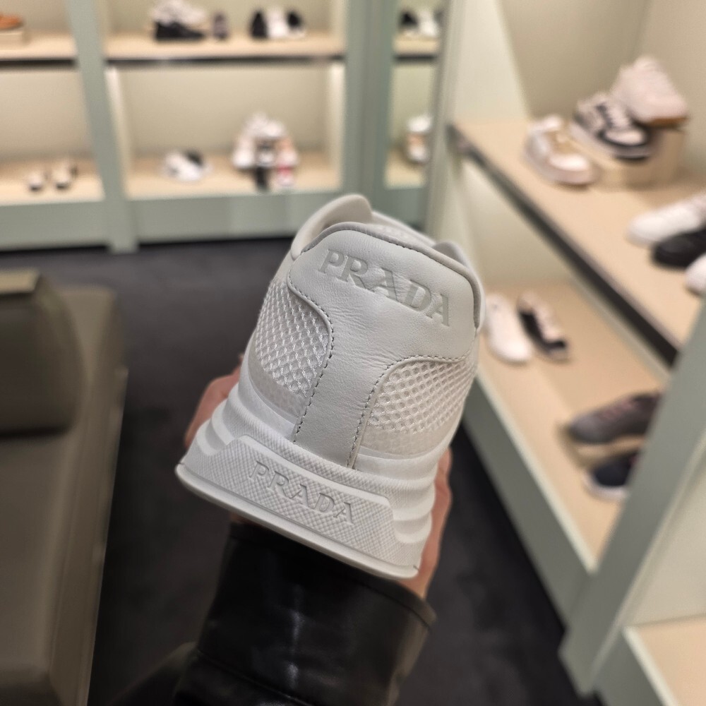[아울렛] 프라다 프랙스 2.0 여성 스니커즈 1E920N