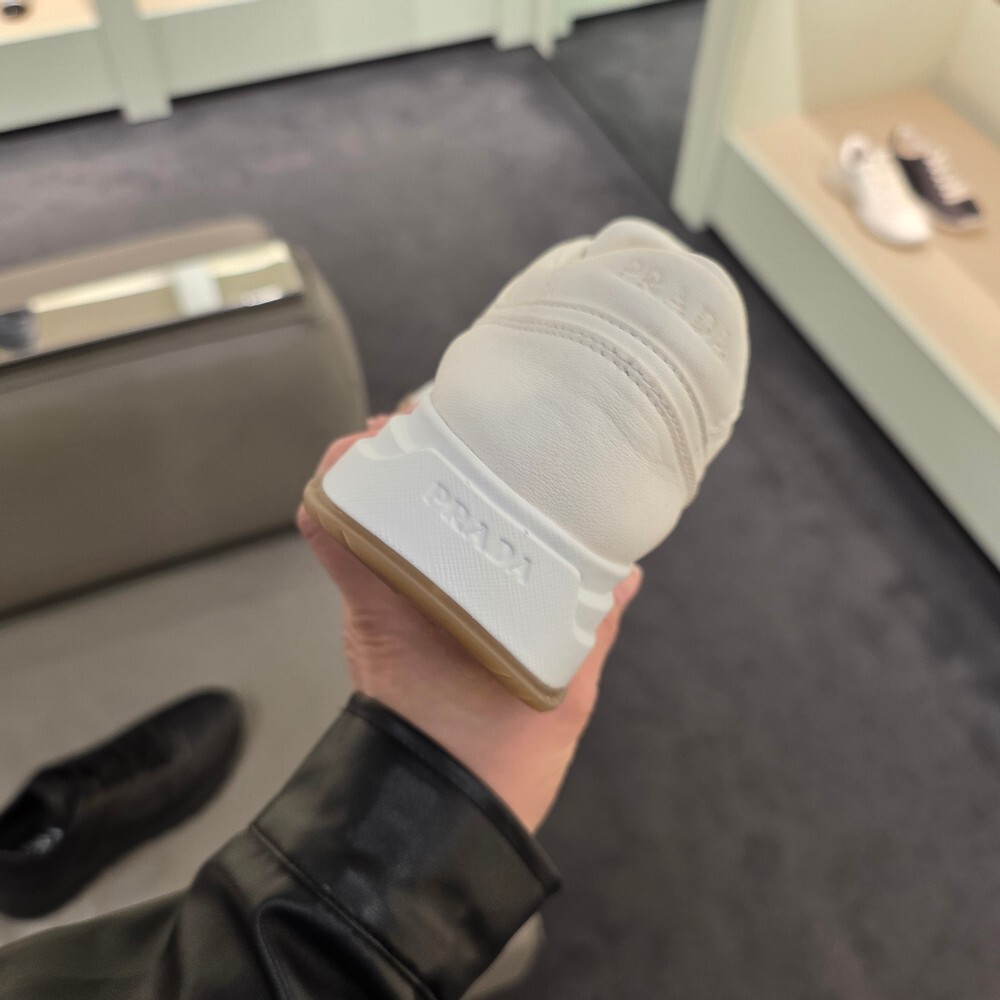 [아울렛] 프라다 나파가죽 여성 스니커즈 1E257O