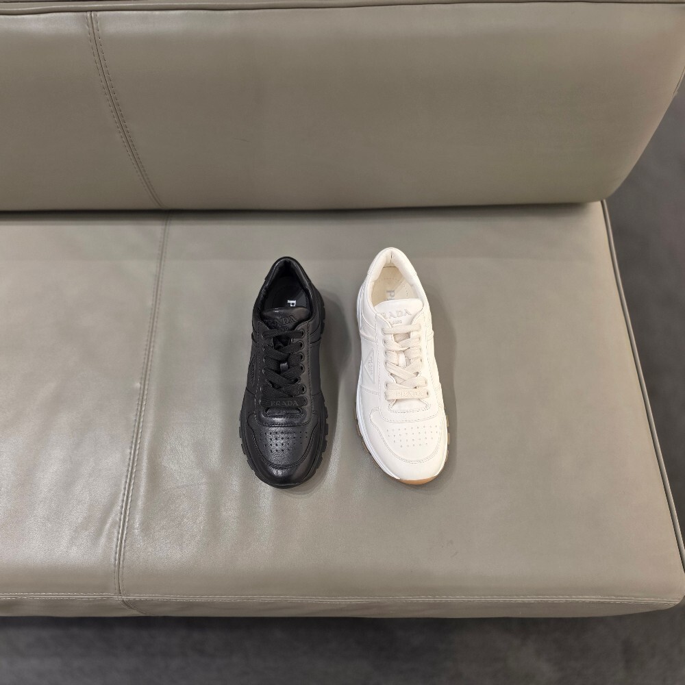 [아울렛] 프라다 나파가죽 여성 스니커즈 1E257O