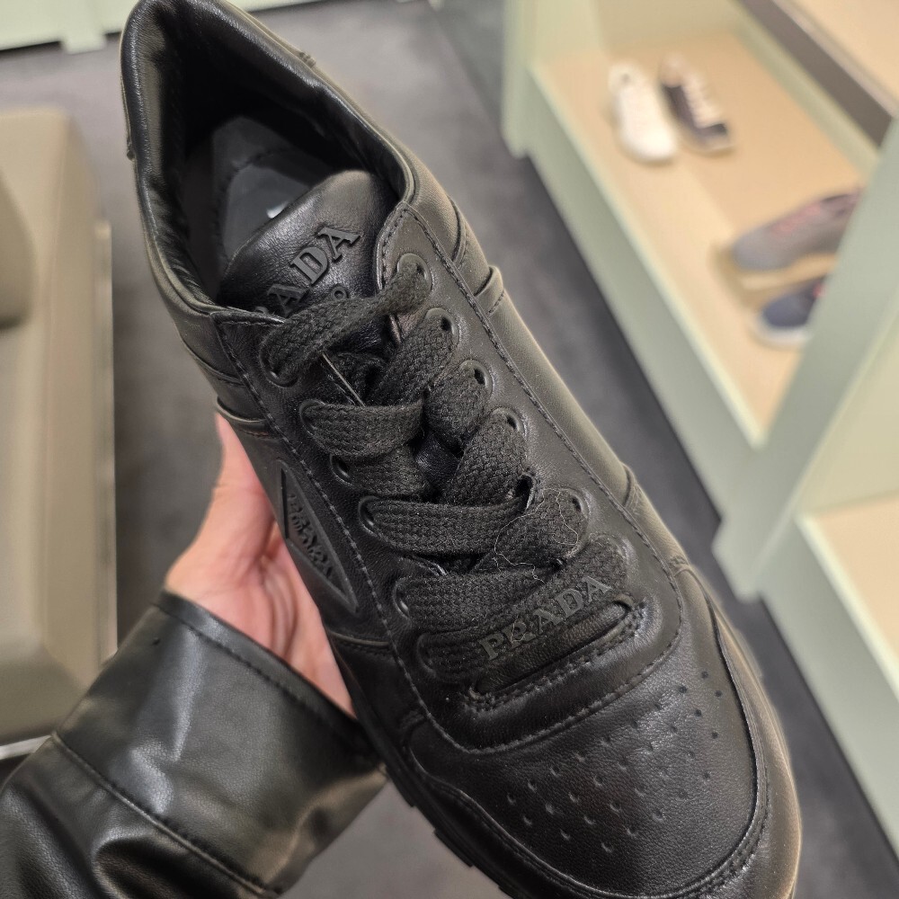 [아울렛] 프라다 나파가죽 여성 스니커즈 1E257O