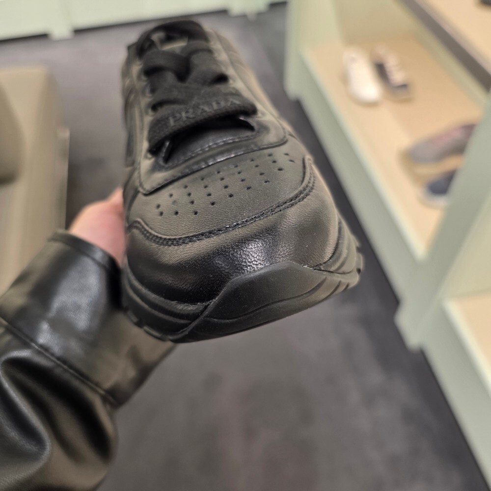 [아울렛] 프라다 나파가죽 여성 스니커즈 1E257O