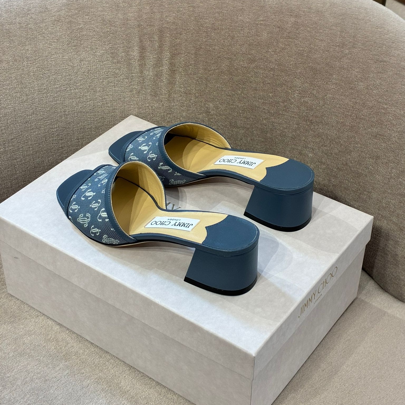 [아울렛] 지미추 DORAY 45 데님 뮬 샌들