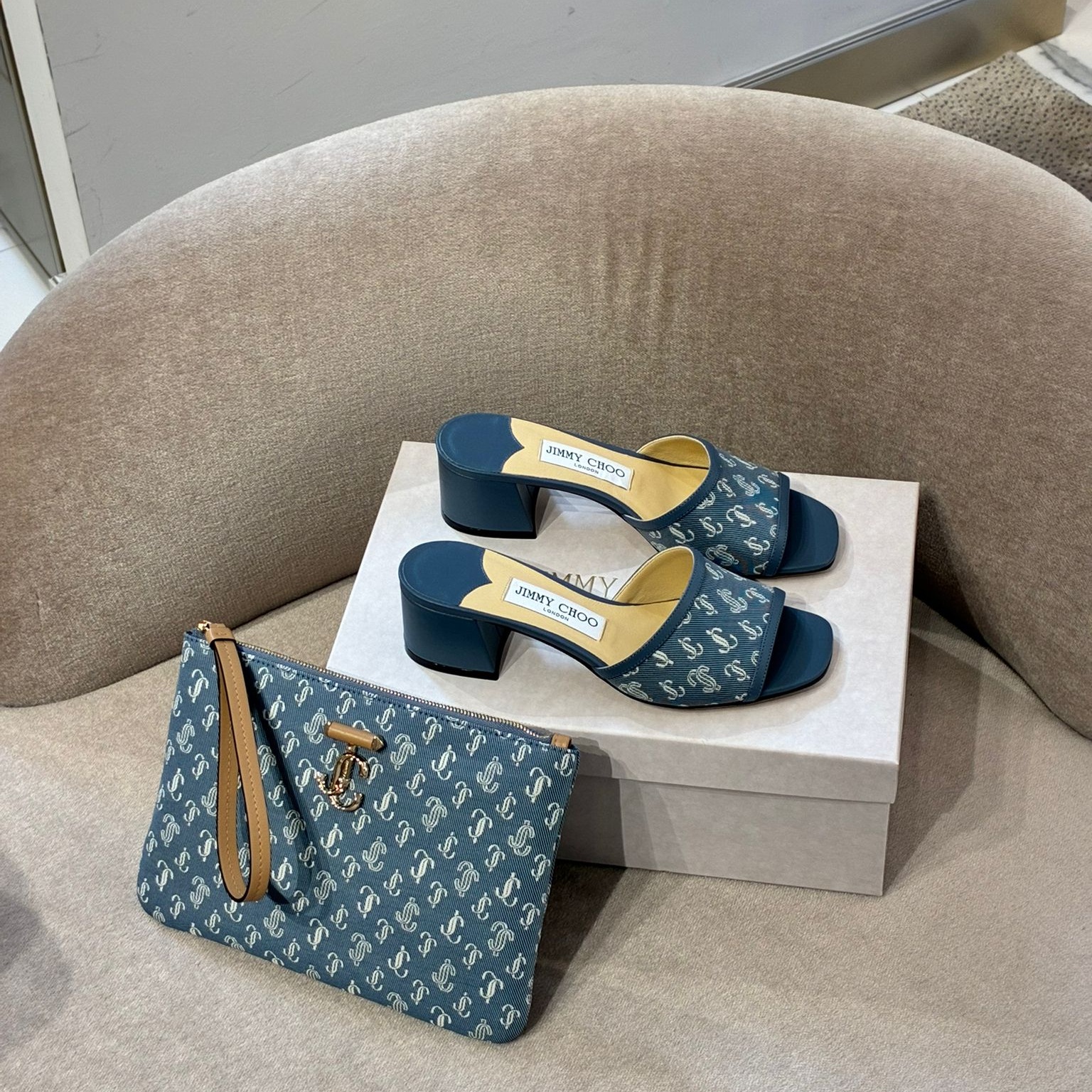 [아울렛] 지미추 DORAY 45 데님 뮬 샌들