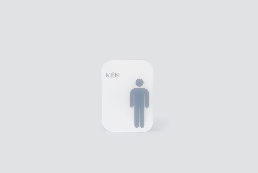 은은한 펄 아크릴 위 회색 시트컷팅으로 화장실 그림을 표현