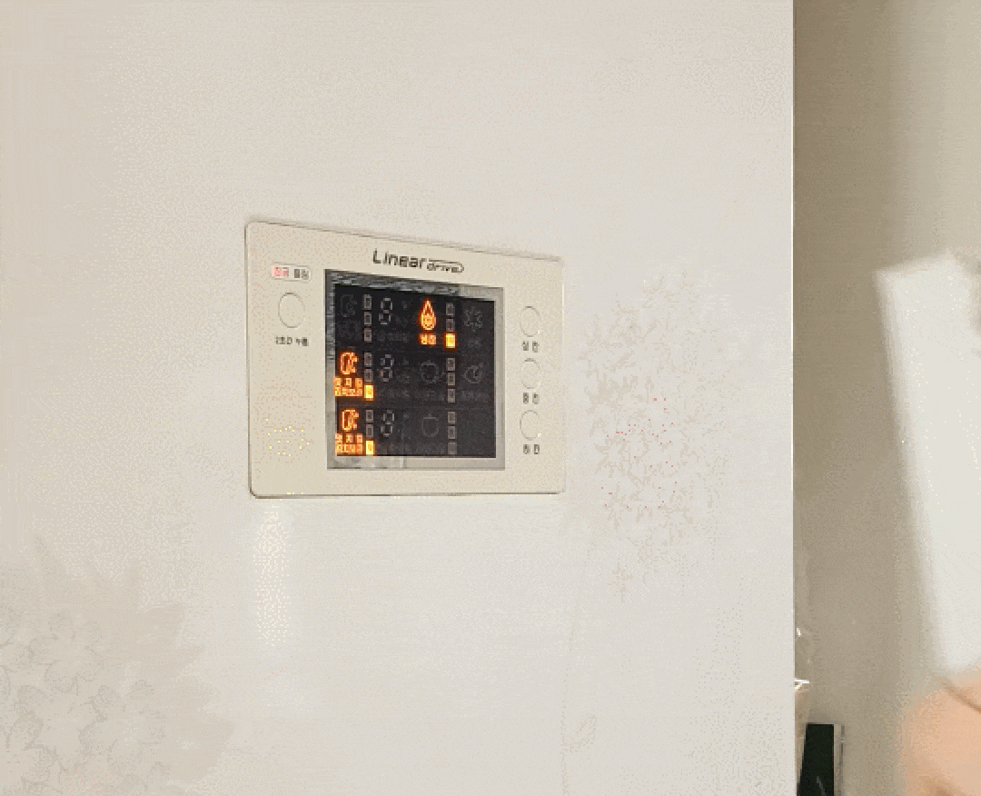 1080%20%EB%B6%99%EC%9D%B4%EA%B3%A0%20%ED%8E%B4%EB%8A%94%20gif.gif