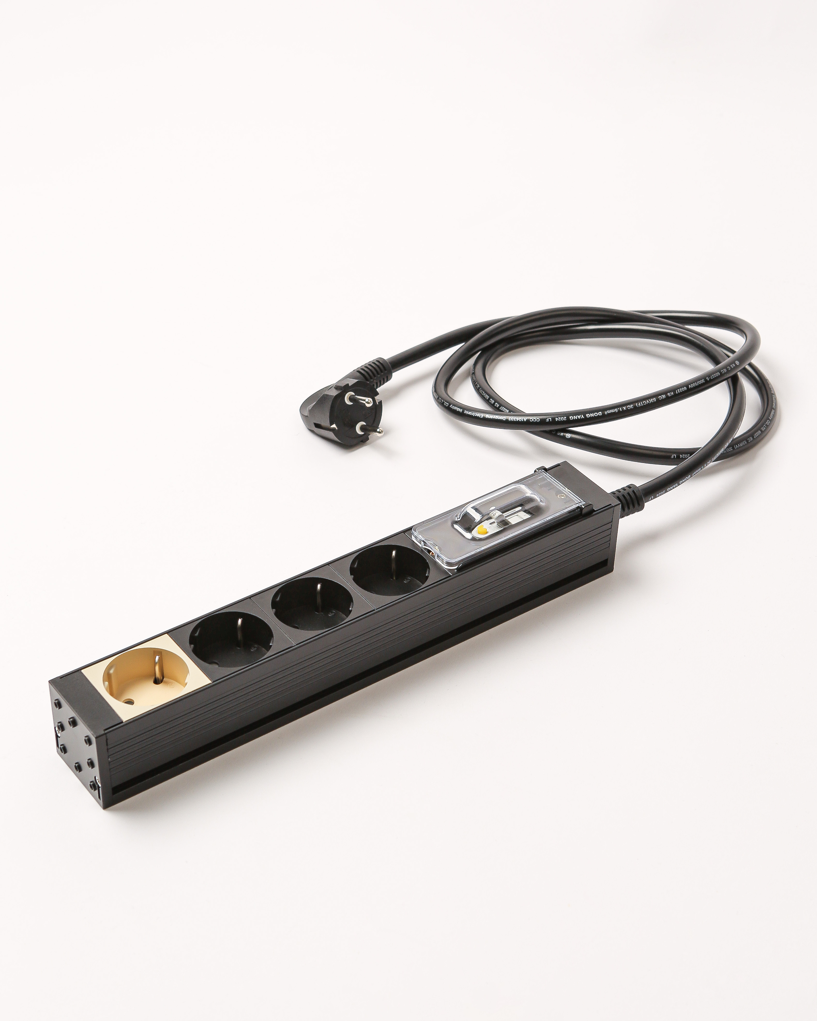 PP-C7221-1.5M 화재예방 자동소화 고용량 멀티탭 누전차단 16A 4구 1.5M 블랙 DYM-EAL4