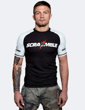 스크램블 네버다이 래쉬가드 - 블랙