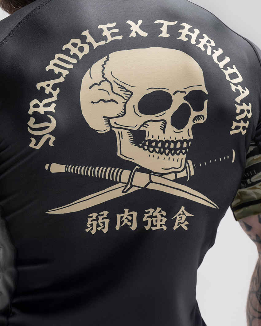 스크램블 x 스루다크 엔슈 MK1 래쉬가드 숏슬리브 - 블랙