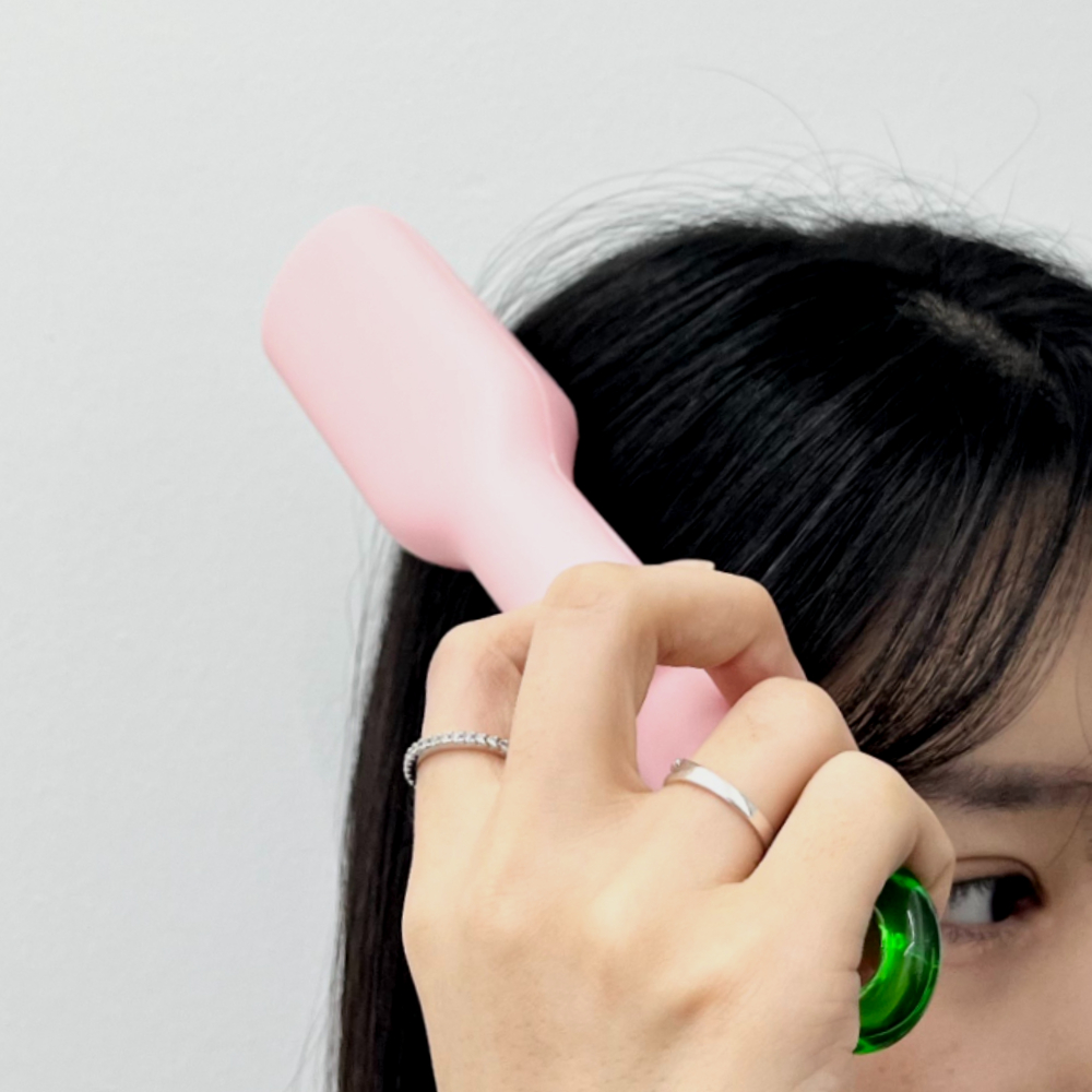 두피마사지기 머리빗 원목헤어롤 홈즈 헤어스타일도구 젖은머리브러쉬 헤어스타일러 휴대용브러쉬 헤어관리 헤어용스펀지브러쉬 모발건조용브러쉬 손잡이브러쉬 엉킴방지 원터치 헤어브러쉬
