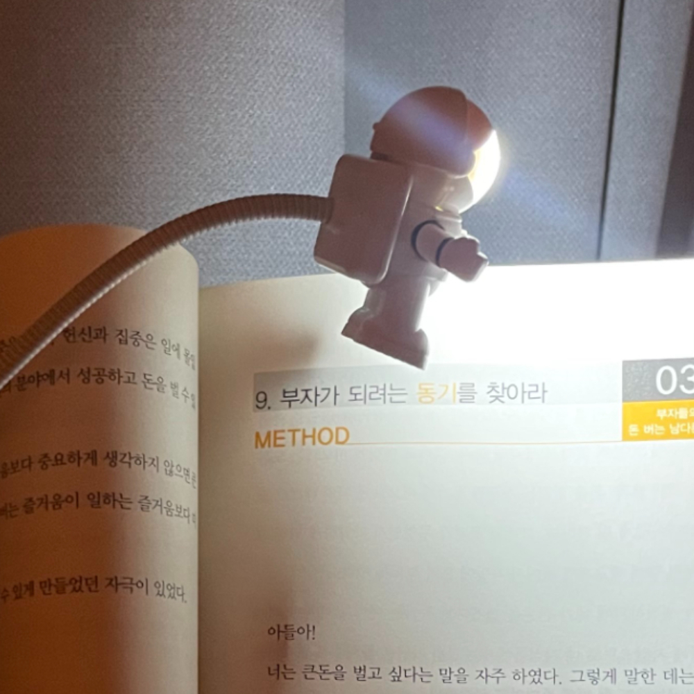 독서램프 방한등 독서조명 침대등 머리등 팔조명 안면조명 스탠드등 화이트등 책읽는램프 수면장치 책상등궈촌 안대한독서등 작업등 LED스탠드램프 테이블등 수면전등 우주인 독서등