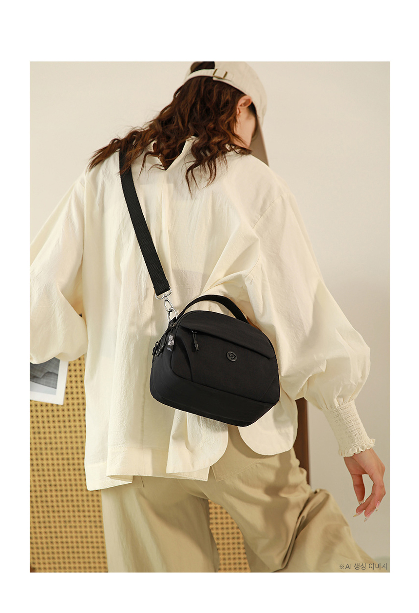 20260303_half_moon_shell_crossbody_bag_17.jpg