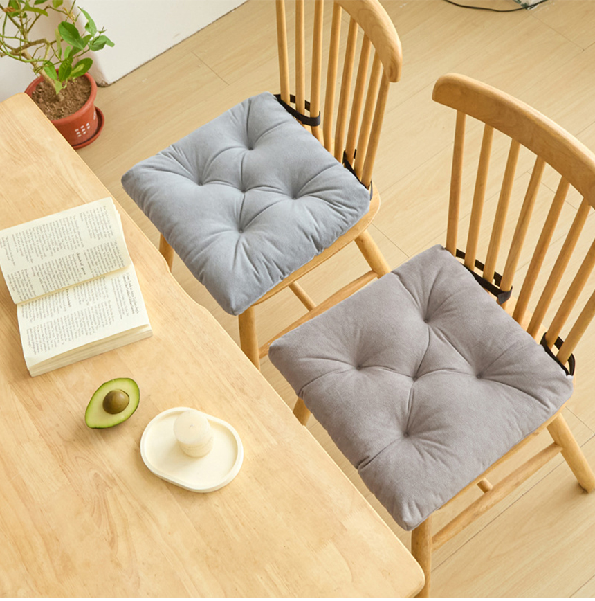 260611_minimal_square_seat_cushion_13.jpg