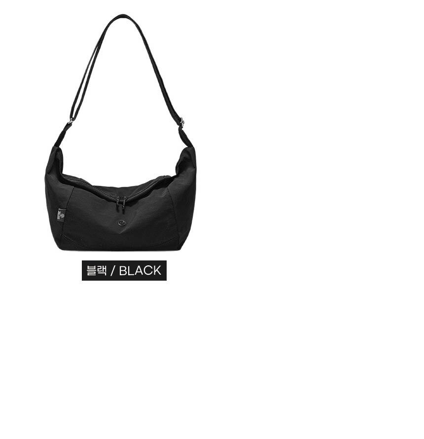 260731_nylon_hobo_shoulder_bag_06.jpg