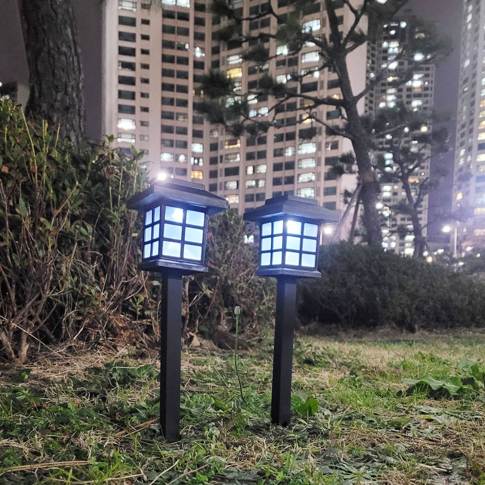 정원조명 LED정원등 LED야외조명 정원가로등 정원라이트 야외정원스팟라이트 태양광충전정원조명 태양광충전램프 태양광홈라이트 정원조명램프 집모양백색 태양광 정원 충전 조명